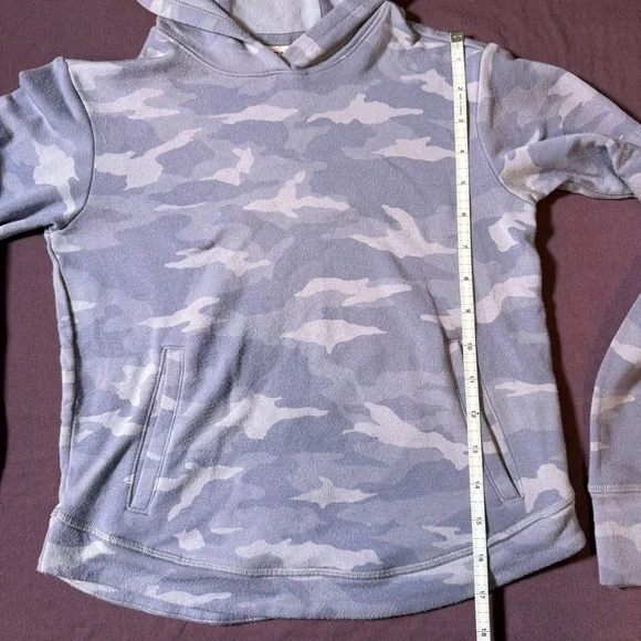 Athleta Girl Printed Break The Curve Hem Hoodie Light Purple Camo - Size M 8/10 - Picture 4 of 7